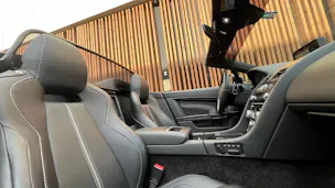 ASTON MARTIN V12 VANTAGE 5.9 S SPORTSHIFT CARBON l 574 PS