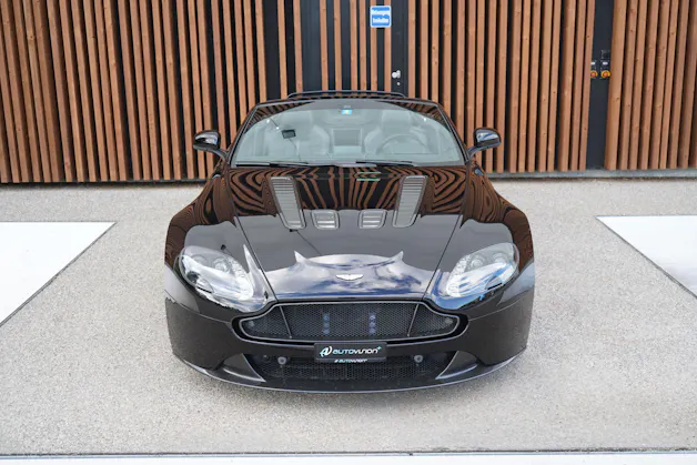 ASTON MARTIN V12 VANTAGE 5.9 S SPORTSHIFT CARBON l 574 PS