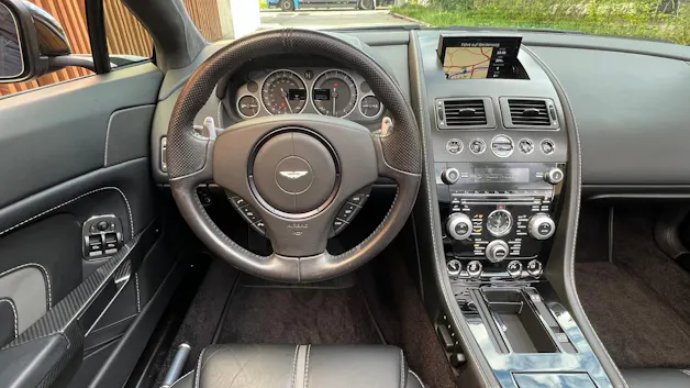 ASTON MARTIN V12 VANTAGE 5.9 S SPORTSHIFT CARBON l 574 PS