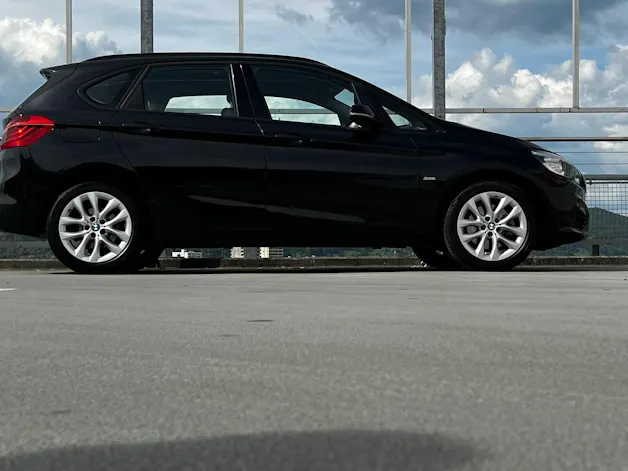 BMW 220i ACTIVE TOURER SPORT LINE STEPTRONIC l 192 PS