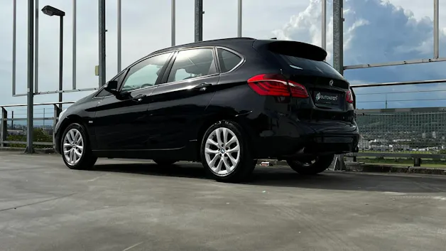 BMW 220i ACTIVE TOURER SPORT LINE STEPTRONIC l 192 PS