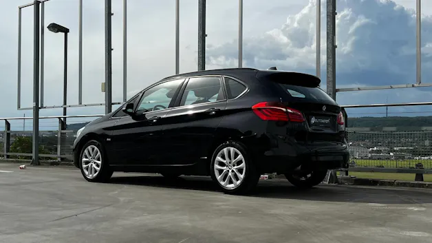BMW 220i ACTIVE TOURER SPORT LINE STEPTRONIC l 192 PS