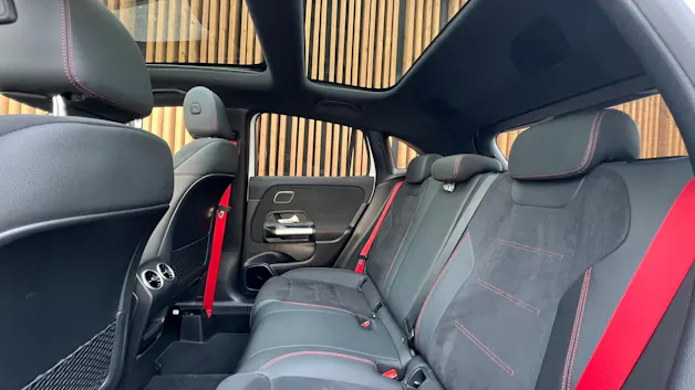 MERCEDES-BENZ GLA AMG 45 S 4MATIC+ NIGHT 8G-DCT l 421 PS