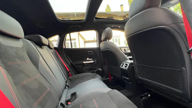 MERCEDES-BENZ GLA AMG 45 S 4MATIC+ NIGHT 8G-DCT l 421 PS
