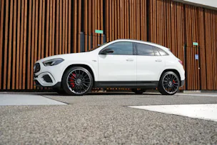 MERCEDES-BENZ GLA AMG 45 S 4MATIC+ NIGHT 8G-DCT l 421 PS