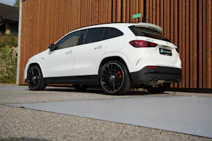 MERCEDES-BENZ GLA AMG 45 S 4MATIC+ NIGHT 8G-DCT l 421 PS