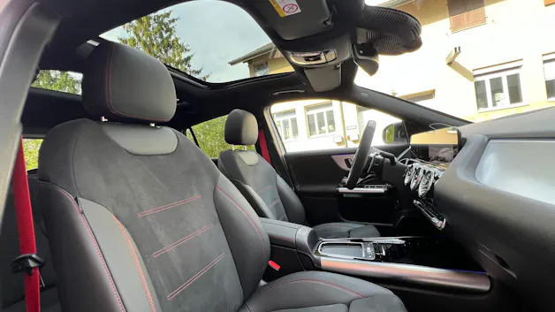 MERCEDES-BENZ GLA AMG 45 S 4MATIC+ NIGHT 8G-DCT l 421 PS