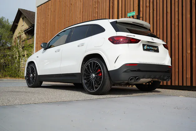 MERCEDES-BENZ GLA AMG 45 S 4MATIC+ NIGHT 8G-DCT l 421 PS