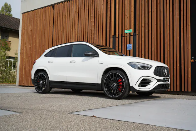 MERCEDES-BENZ GLA AMG 45 S 4MATIC+ NIGHT 8G-DCT l 421 PS