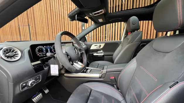 MERCEDES-BENZ GLA AMG 45 S 4MATIC+ NIGHT 8G-DCT l 421 PS