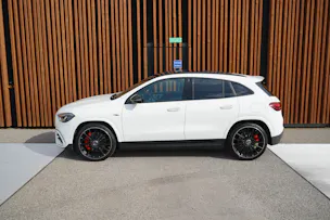 MERCEDES-BENZ GLA AMG 45 S 4MATIC+ NIGHT 8G-DCT l 421 PS