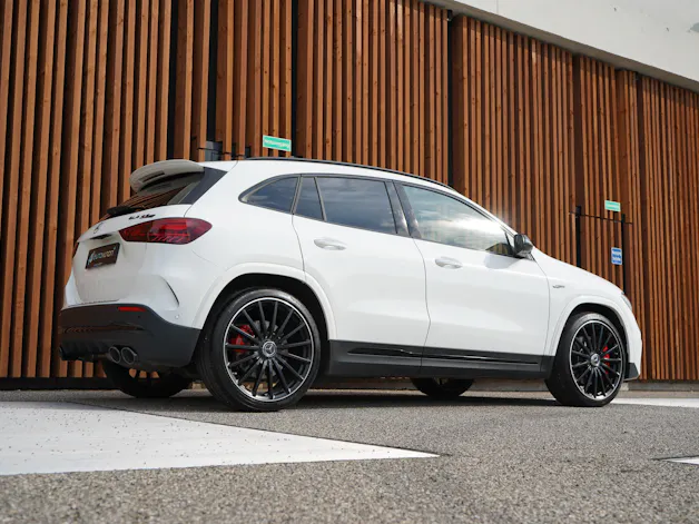 MERCEDES-BENZ GLA AMG 45 S 4MATIC+ NIGHT 8G-DCT l 421 PS
