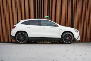 MERCEDES-BENZ GLA AMG 45 S 4MATIC+ NIGHT 8G-DCT l 421 PS