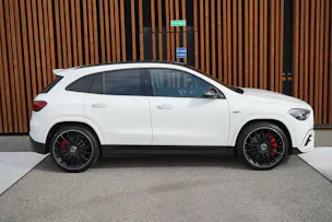 MERCEDES-BENZ GLA AMG 45 S 4MATIC+ NIGHT 8G-DCT l 421 PS