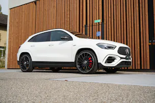 MERCEDES-BENZ GLA AMG 45 S 4MATIC+ NIGHT 8G-DCT l 421 PS