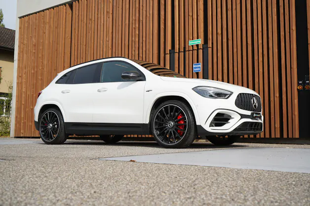 MERCEDES-BENZ GLA AMG 45 S 4MATIC+ NIGHT 8G-DCT l 421 PS