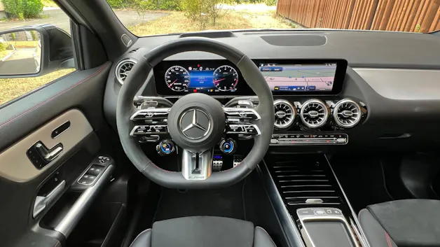 MERCEDES-BENZ GLA AMG 45 S 4MATIC+ NIGHT 8G-DCT l 421 PS
