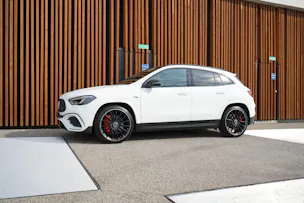 MERCEDES-BENZ GLA AMG 45 S 4MATIC+ NIGHT 8G-DCT l 421 PS