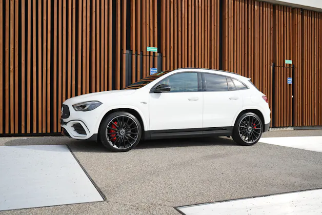 MERCEDES-BENZ GLA AMG 45 S 4MATIC+ NIGHT 8G-DCT l 421 PS