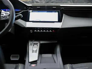 PEUGEOT 308 1.2 HEV 145 GT *Werksgarantie*Abstandsregler*