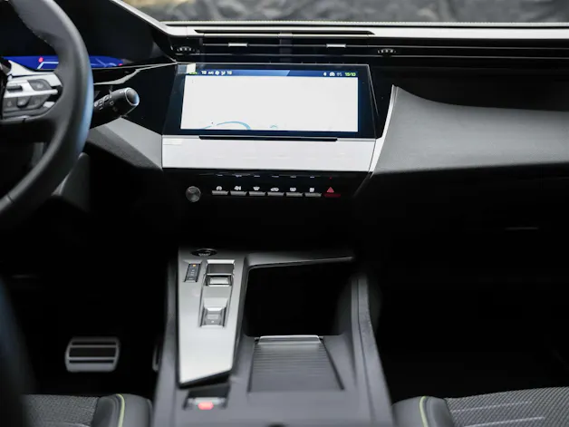 PEUGEOT 308 1.2 HEV 145 GT *Werksgarantie*Abstandsregler*