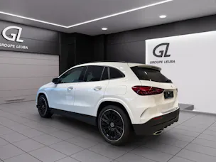 MERCEDES-BENZ GLA 200 7G-DCT