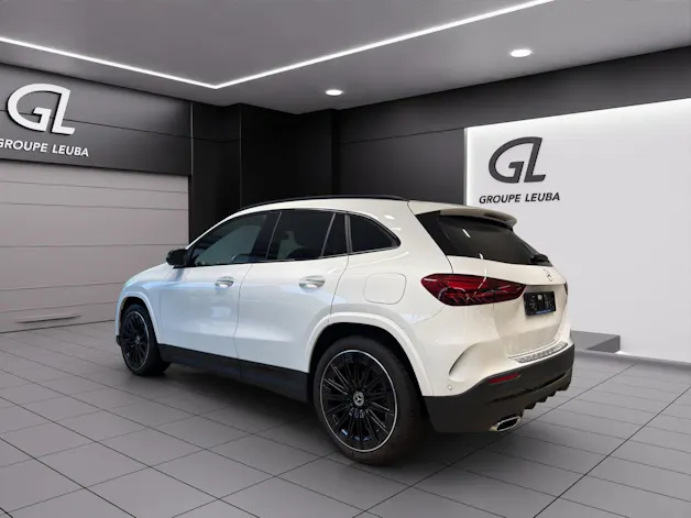 MERCEDES-BENZ GLA 200 7G-DCT