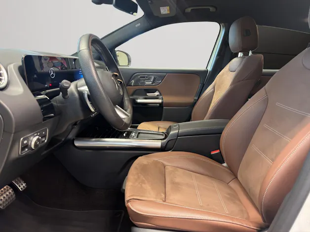 MERCEDES-BENZ GLA 200 7G-DCT
