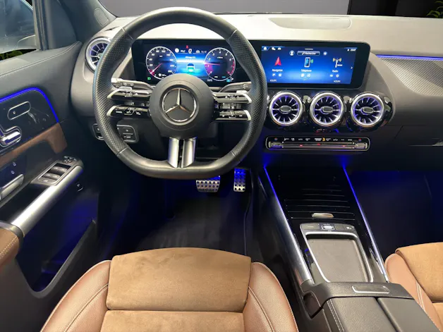 MERCEDES-BENZ GLA 200 7G-DCT