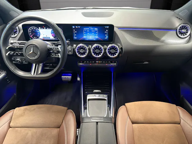 MERCEDES-BENZ GLA 200 7G-DCT