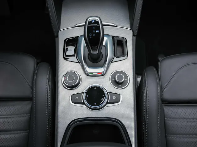 ALFA ROMEO Stelvio 2.2 JTDM Sprint Q4 AT8 *Assistenten*Sitzheizung*Lenkradheizung*