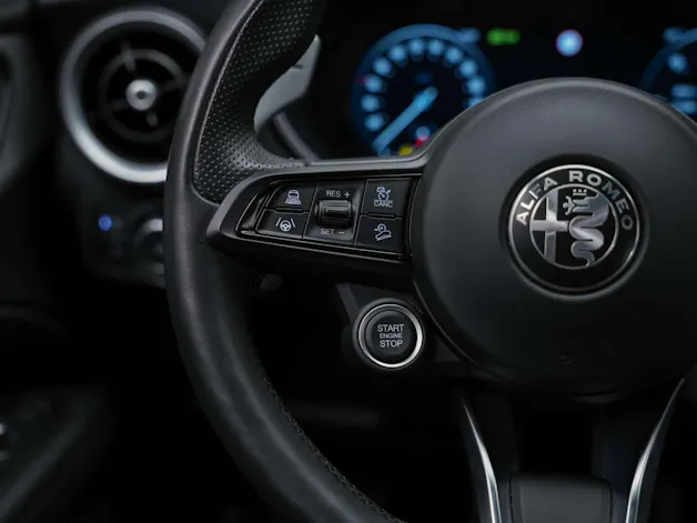 ALFA ROMEO Stelvio 2.2 JTDM Sprint Q4 AT8 *Assistenten*Sitzheizung*Lenkradheizung*