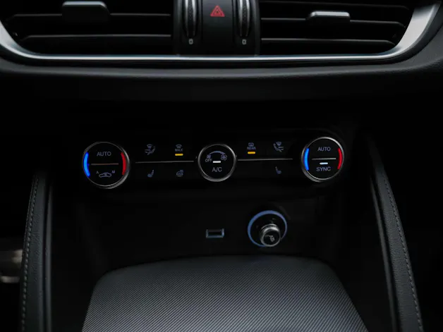 ALFA ROMEO Stelvio 2.2 JTDM Sprint Q4 AT8 *Assistenten*Sitzheizung*Lenkradheizung*