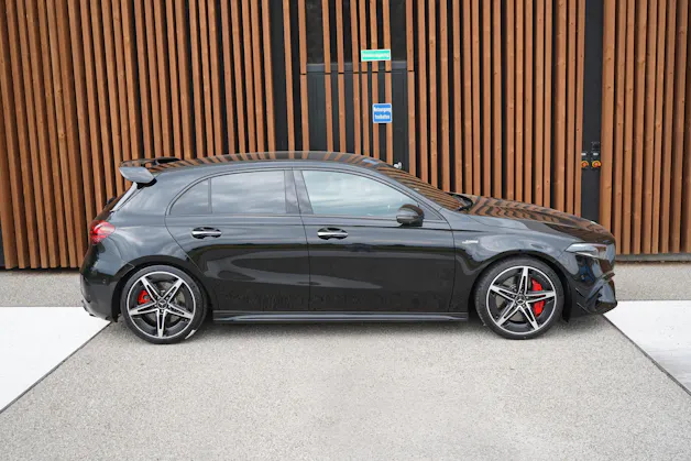 MERCEDES-BENZ A 45 S AMG 4MATIC+ SPEEDSHIFT AERO BLACK l 421 PS