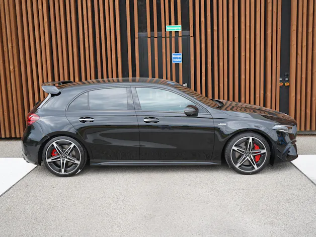 MERCEDES-BENZ A 45 S AMG 4MATIC+ SPEEDSHIFT AERO BLACK l 421 PS