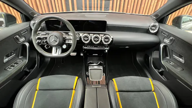 MERCEDES-BENZ A 45 S AMG 4MATIC+ SPEEDSHIFT AERO BLACK l 421 PS