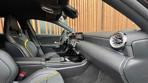 MERCEDES-BENZ A 45 S AMG 4MATIC+ SPEEDSHIFT AERO BLACK l 421 PS