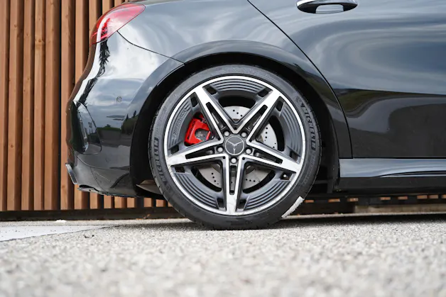 MERCEDES-BENZ A 45 S AMG 4MATIC+ SPEEDSHIFT AERO BLACK l 421 PS