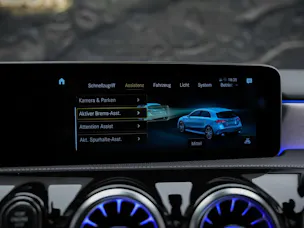 MERCEDES-BENZ A 35 AMG 4Matic Speedshift *CH -Fahrzeug*Panorama*Burmester*El. Sitze mit Memory*