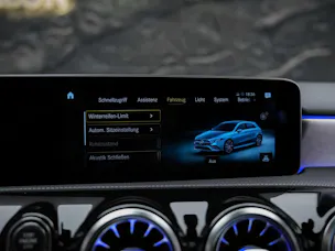 MERCEDES-BENZ A 35 AMG 4Matic Speedshift *CH -Fahrzeug*Panorama*Burmester*El. Sitze mit Memory*