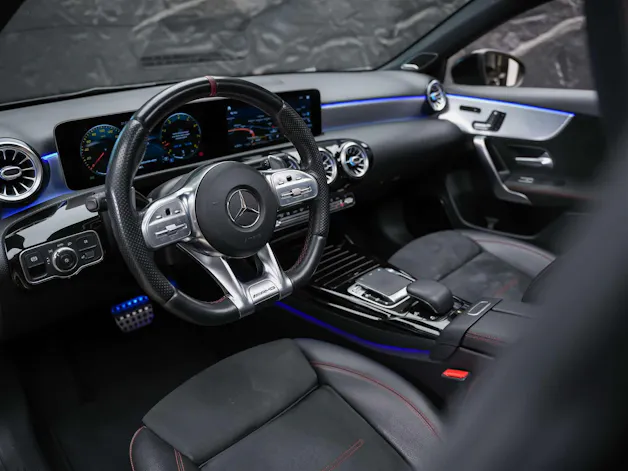 MERCEDES-BENZ A 35 AMG 4Matic Speedshift *CH -Fahrzeug*Panorama*Burmester*El. Sitze mit Memory*