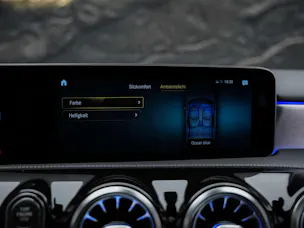 MERCEDES-BENZ A 35 AMG 4Matic Speedshift *CH -Fahrzeug*Panorama*Burmester*El. Sitze mit Memory*