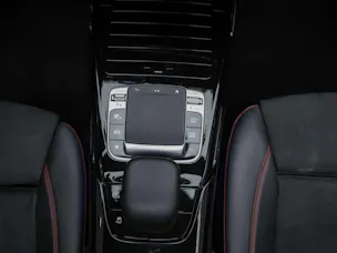 MERCEDES-BENZ A 35 AMG 4Matic Speedshift *CH -Fahrzeug*Panorama*Burmester*El. Sitze mit Memory*