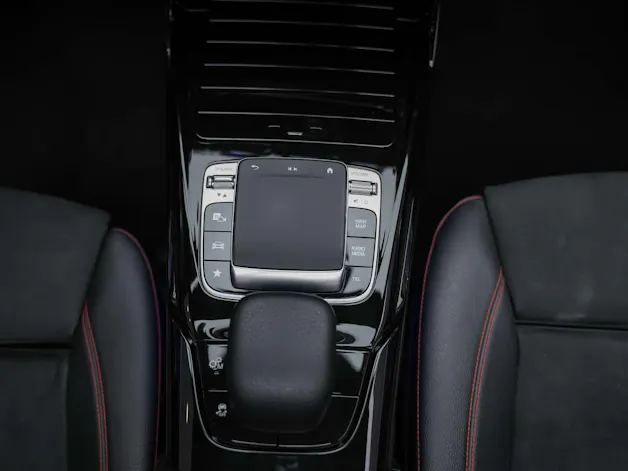 MERCEDES-BENZ A 35 AMG 4Matic Speedshift *CH -Fahrzeug*Panorama*Burmester*El. Sitze mit Memory*