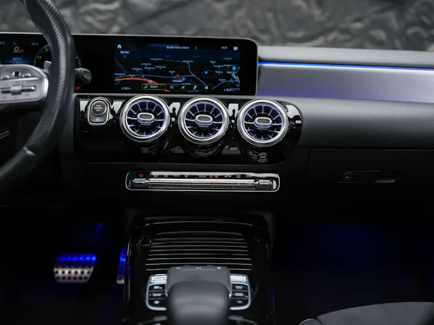 MERCEDES-BENZ A 35 AMG 4Matic Speedshift *CH -Fahrzeug*Panorama*Burmester*El. Sitze mit Memory*