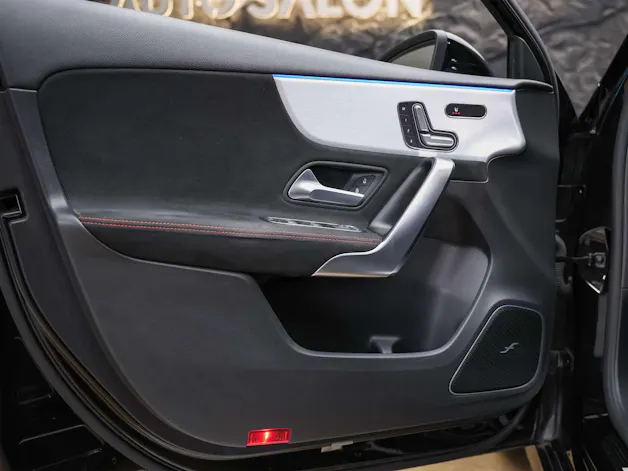 MERCEDES-BENZ A 35 AMG 4Matic Speedshift *CH -Fahrzeug*Panorama*Burmester*El. Sitze mit Memory*
