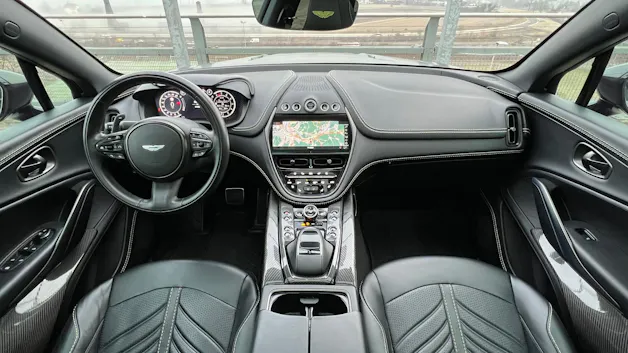 ASTON MARTIN DBX 707 4.0 V8 BI-TURBO BLACK l 707 PS