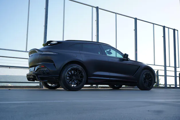 ASTON MARTIN DBX 707 4.0 V8 BI-TURBO BLACK l 707 PS