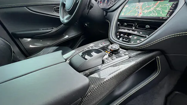 ASTON MARTIN DBX 707 4.0 V8 BI-TURBO BLACK l 707 PS