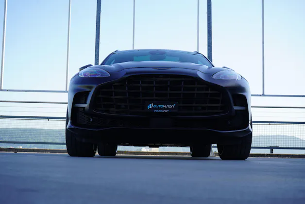 ASTON MARTIN DBX 707 4.0 V8 BI-TURBO BLACK l 707 PS